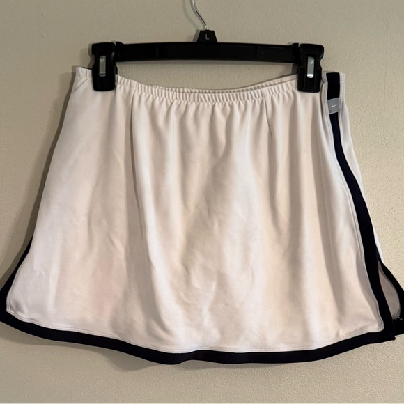 Nike Dri Fit Skort Skirt Tennis White Black Trim Size Small - Picture 1 of 5